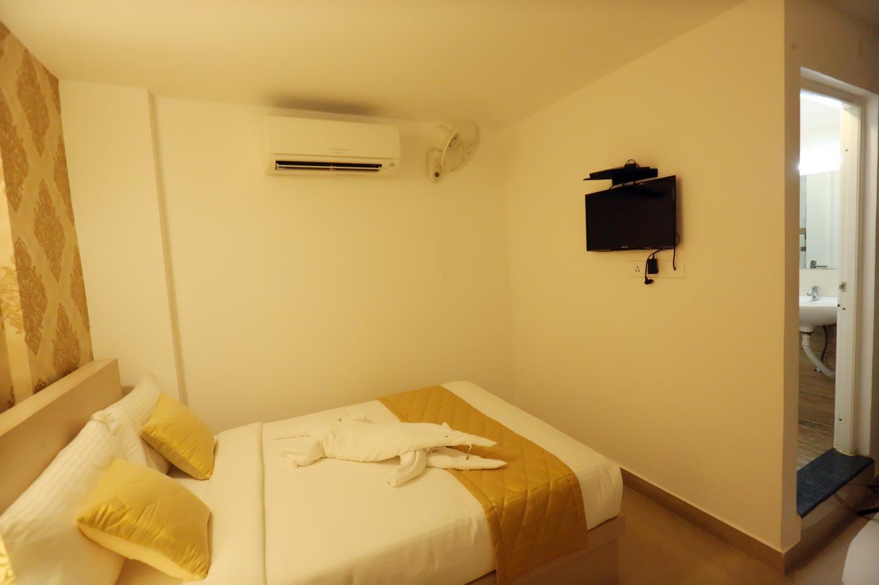 Hotel Swarna Residency Kochi Esterno foto