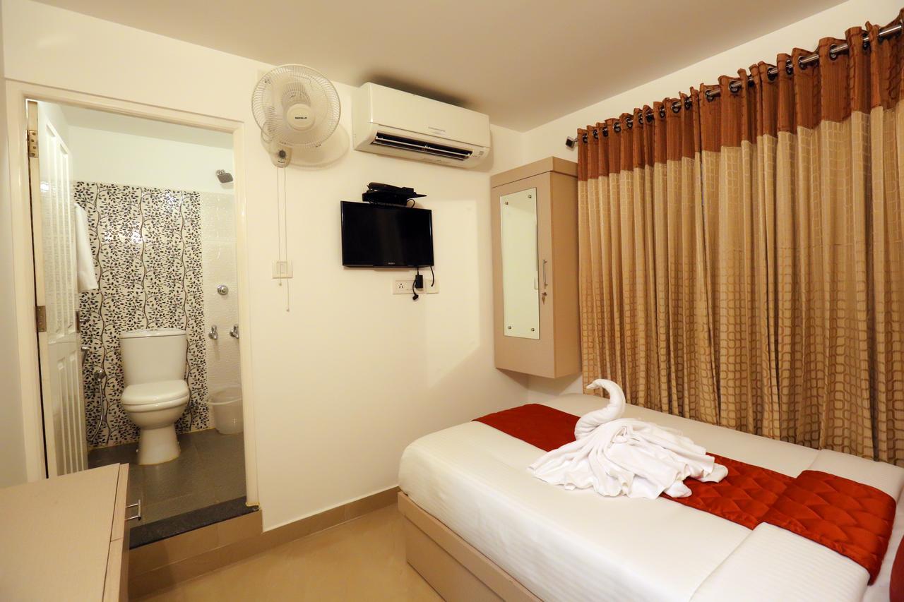 Hotel Swarna Residency Kochi Esterno foto